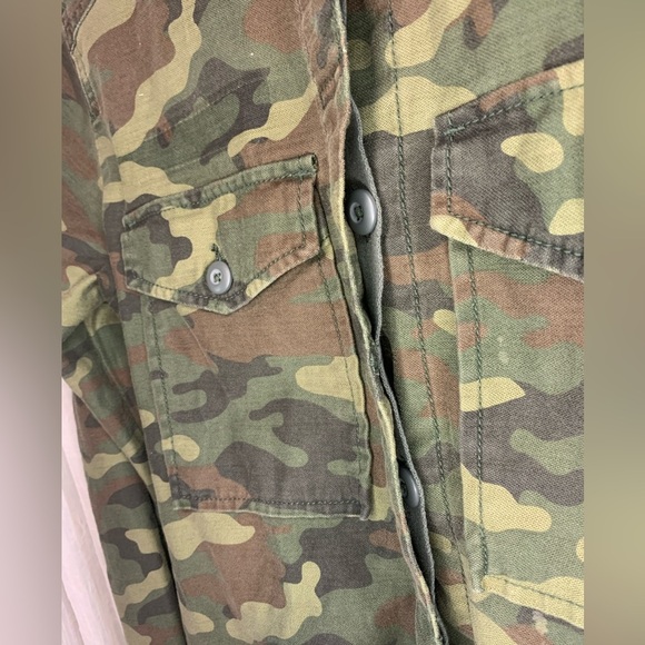 American Eagle Outfitters Green Camo Nah Embroidered Utility Shacket Jacket M - Picture 7 of 7